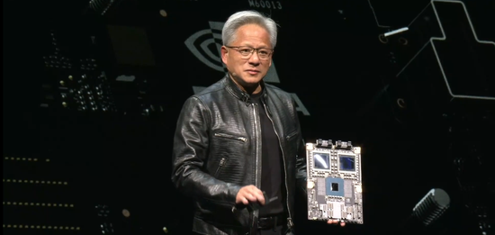 黄仁勋称计算成本降低让AI得以出现，明年英伟达将推出Blackwell Ultra芯片  第1张